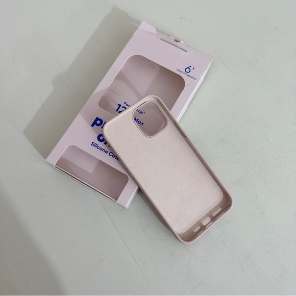iPhone 12 pro max silicone case in light pink - Picture 5 of 6